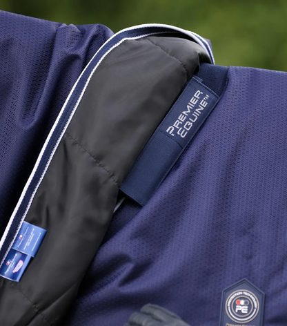 Akoni 200g Turnout Rug with Classic Neck Cover