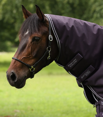 Akoni 200g Turnout Rug with Classic Neck Cover