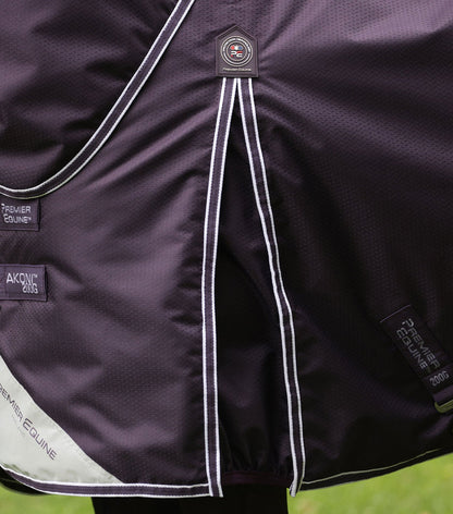 Akoni 200g Turnout Rug with Classic Neck Cover