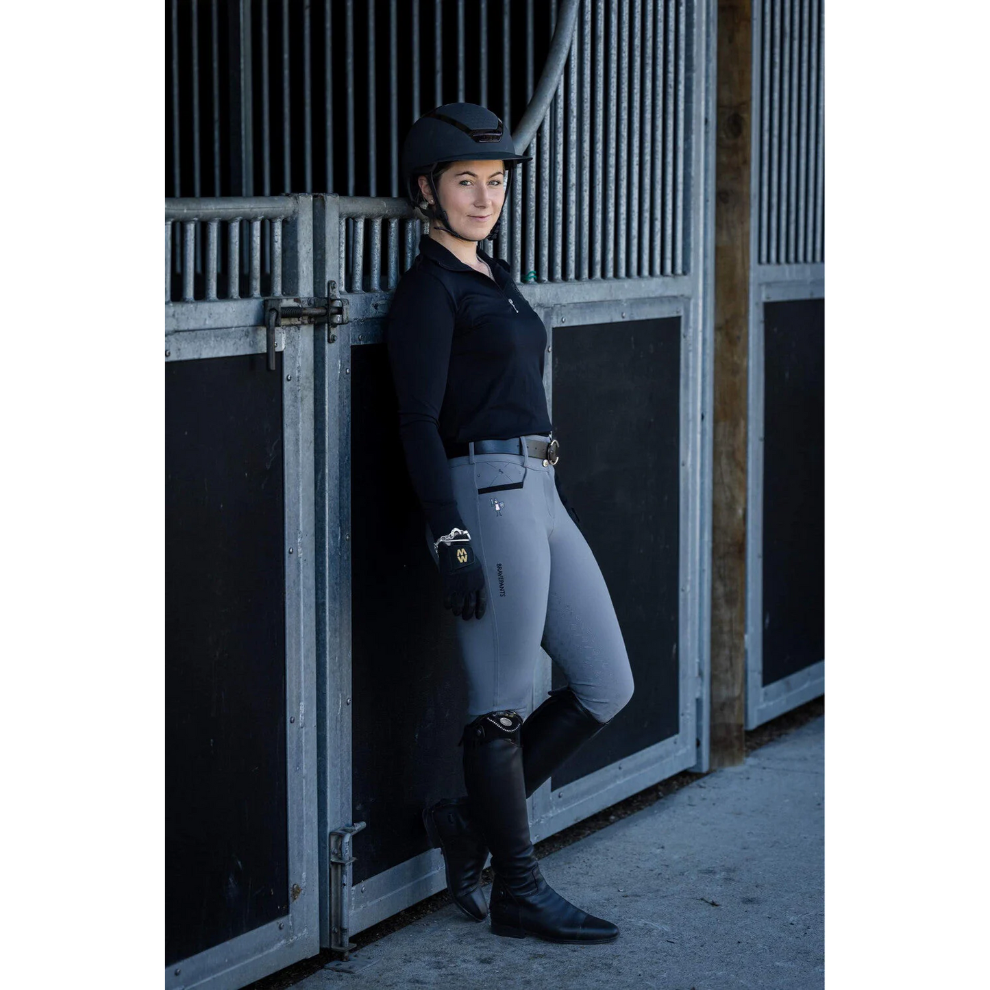 DW Endura Gunsmoke Grey Breech - Full Seat Grip