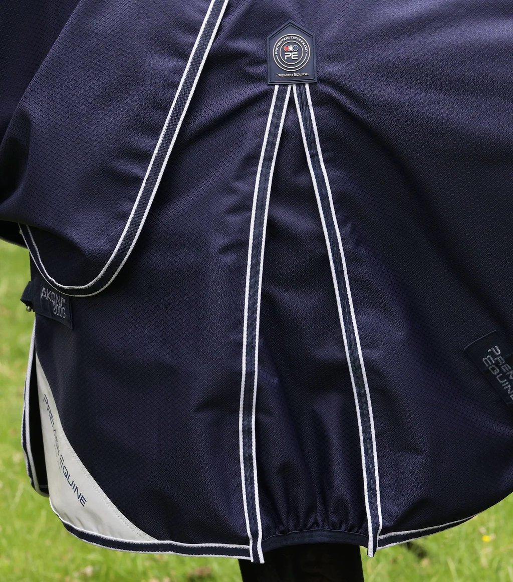 Akoni 200g Turnout Rug with Classic Neck Cover