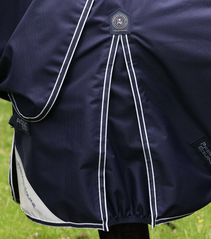 Akoni 200g Turnout Rug with Classic Neck Cover