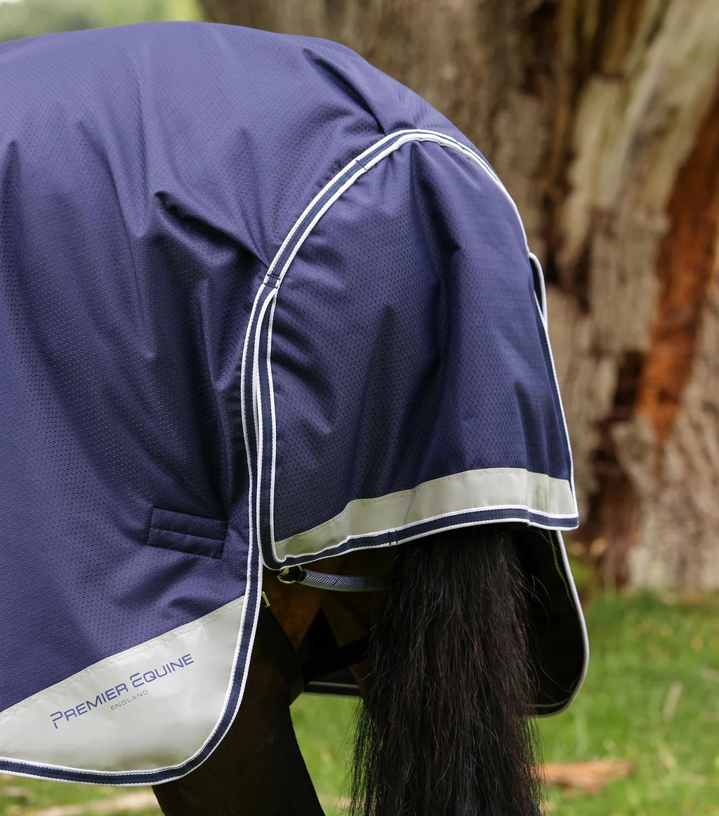 Akoni 100g Turnout Rug with Classic Neck Cover