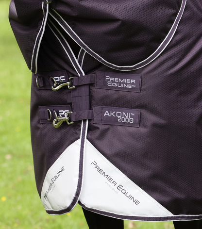 Akoni 200g Turnout Rug with Classic Neck Cover