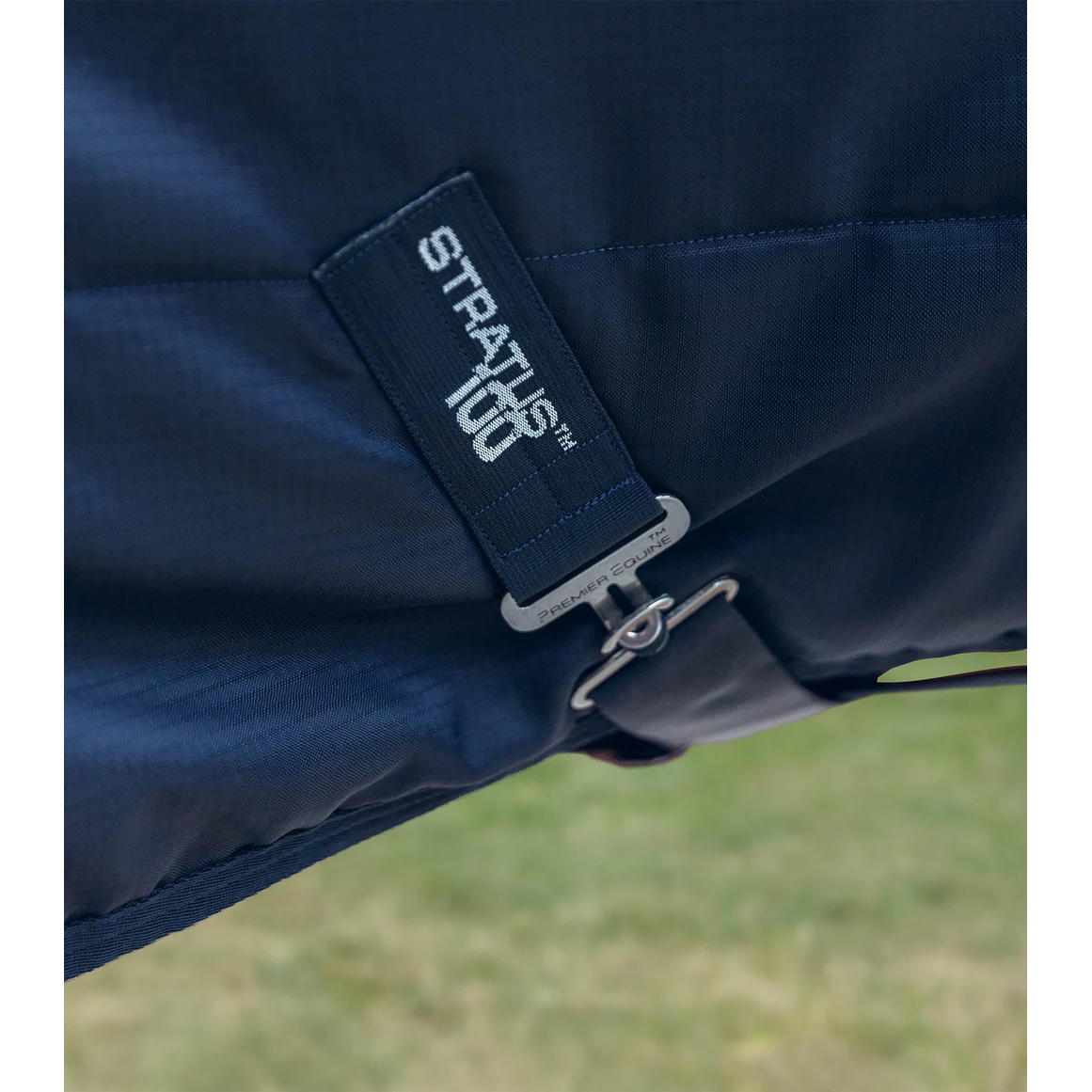 Stratus Stable Rug 100g with Neck Cover
