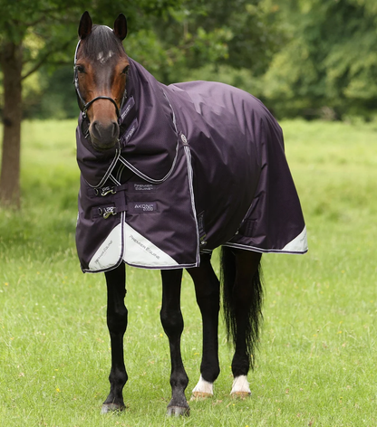 Akoni 200g Turnout Rug with Classic Neck Cover