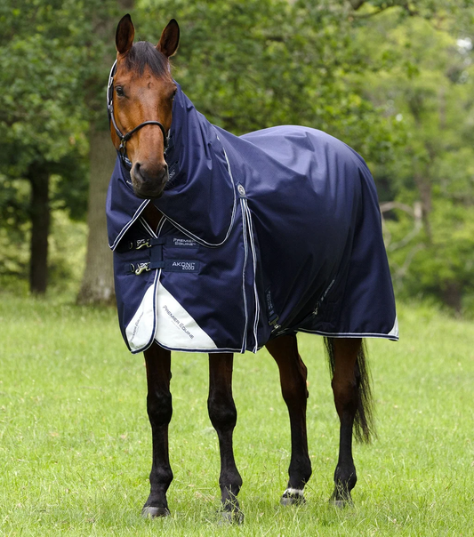 Akoni 200g Turnout Rug with Classic Neck Cover