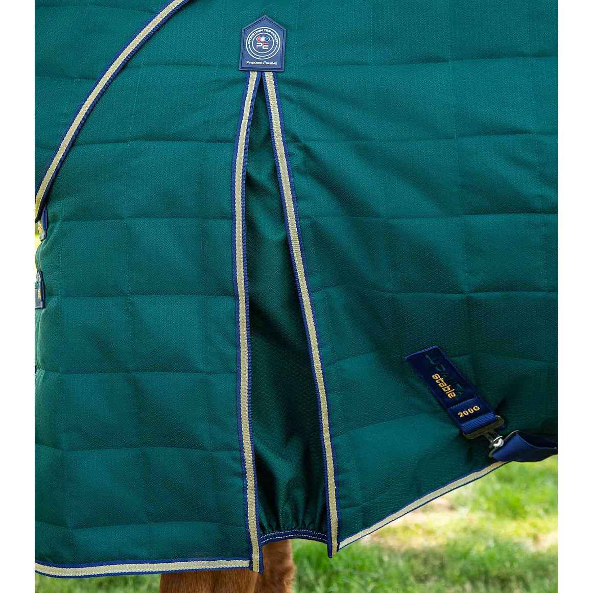 Lucanta 200g Stable Rug with Neck Cover