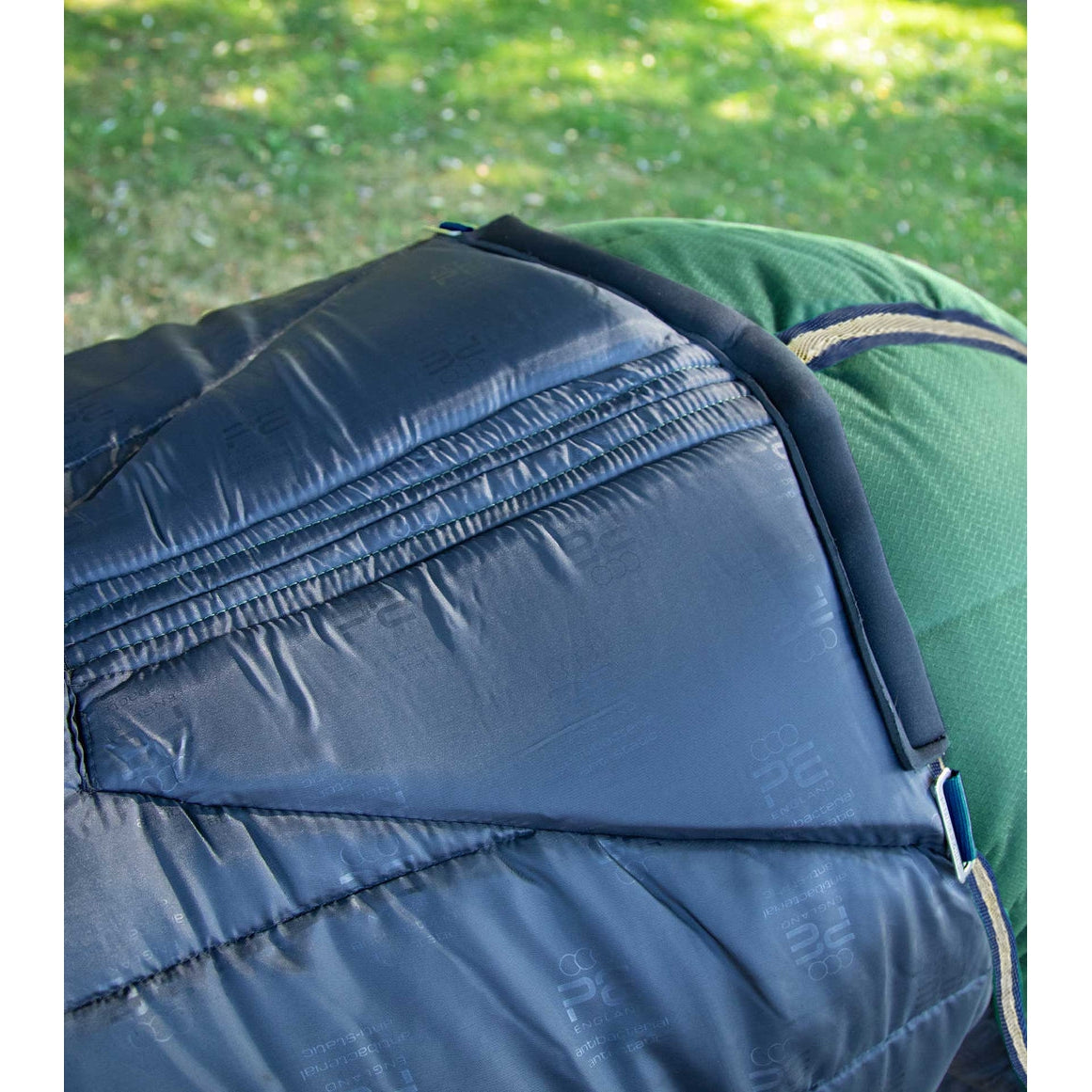 Lucanta 200g Stable Rug with Neck Cover