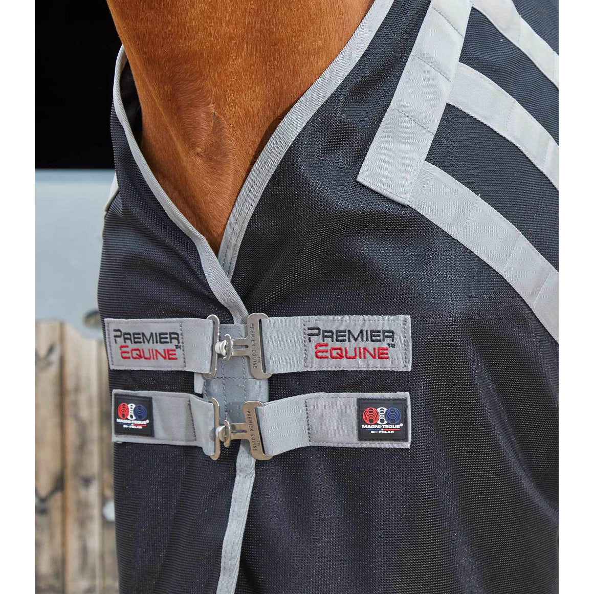 Magni-Teque Magnetic Horse Rug with Neck Cover