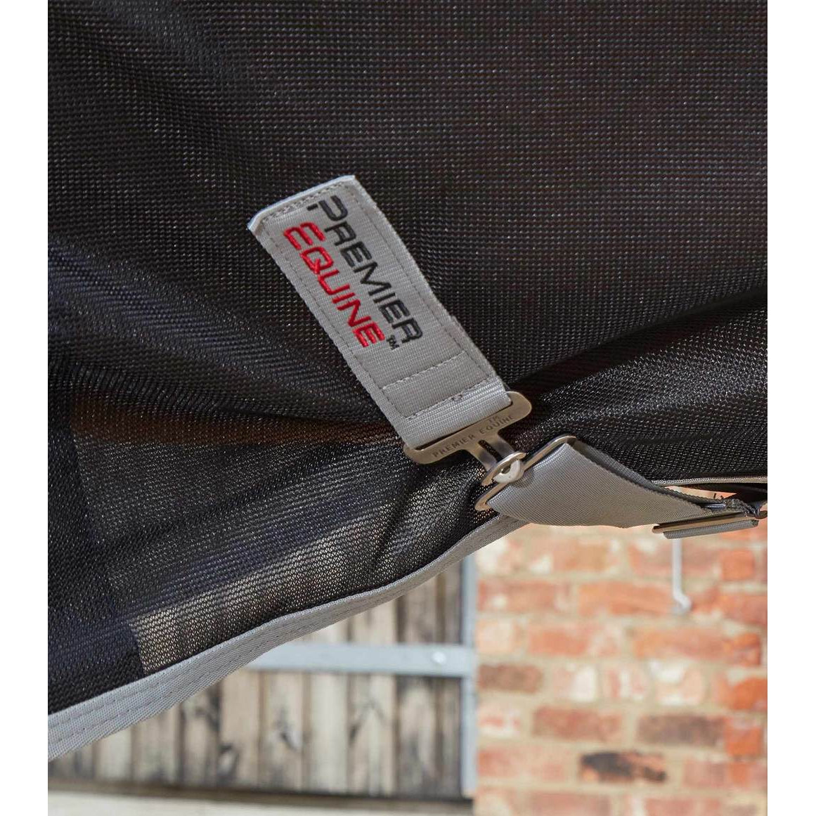 Magni-Teque Magnetic Horse Rug with Neck Cover