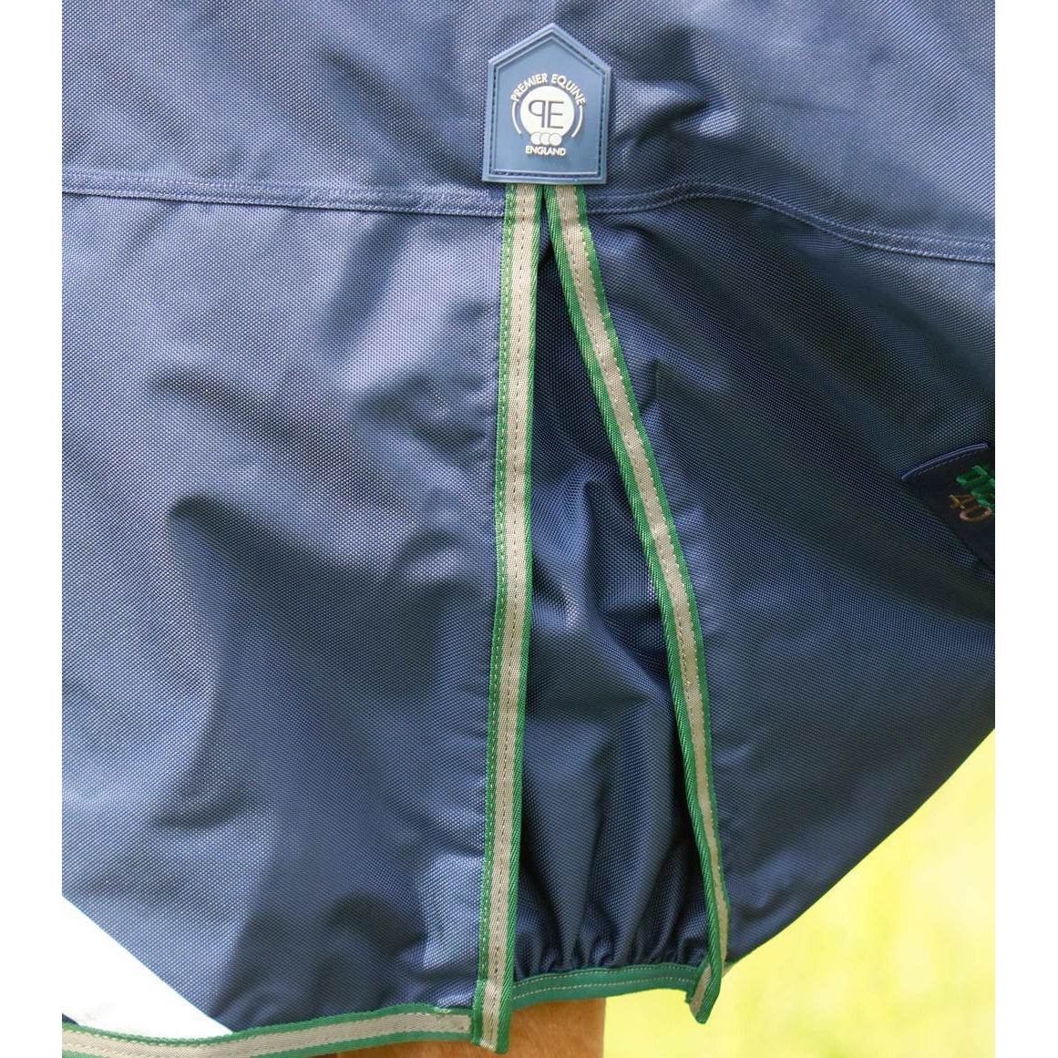 Titan 40g Turnout Rug with Snug-Fit Neck Cover